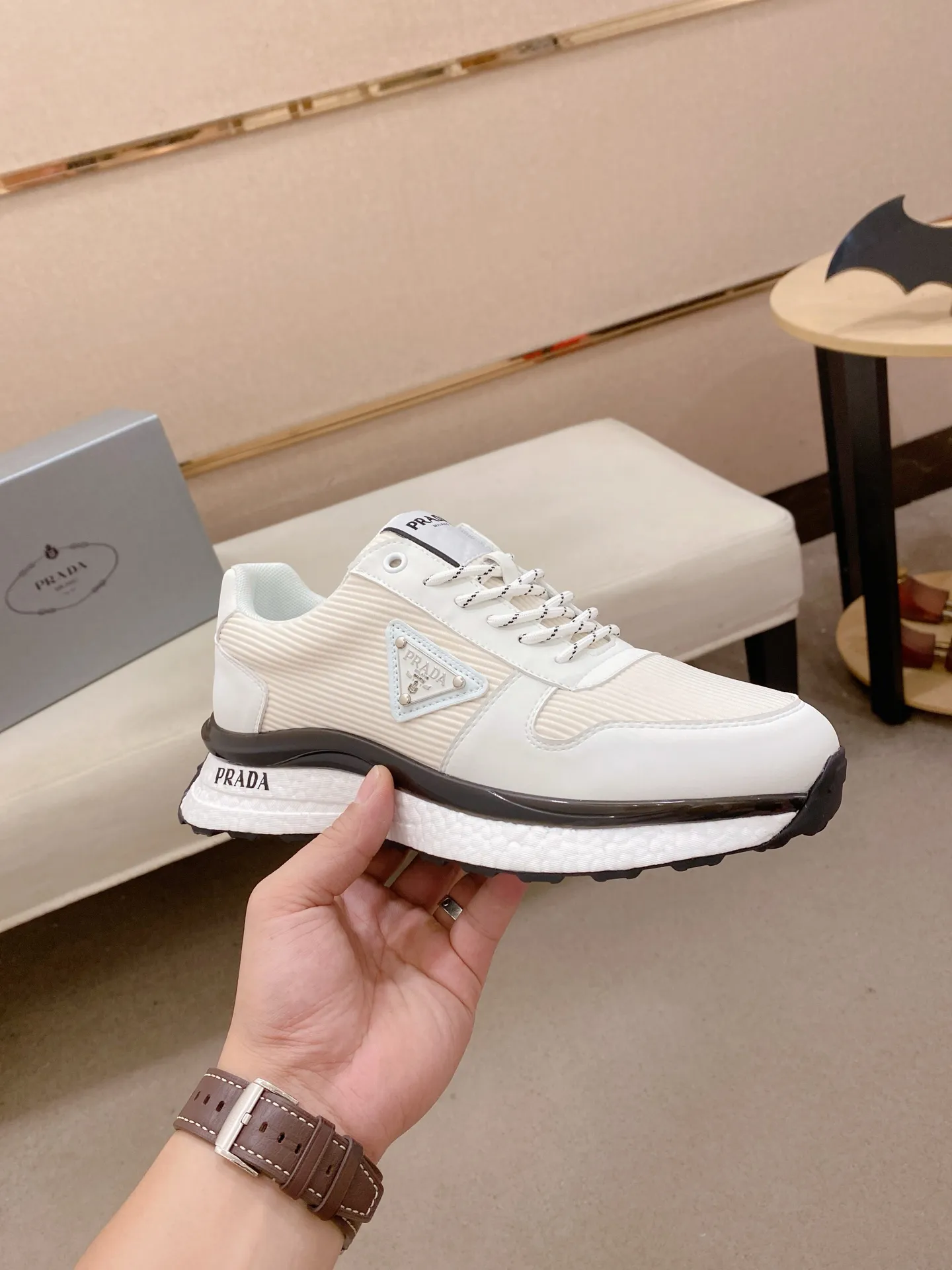 Men's shoes 💰: 462💰 [Prada～Prada] Trendy new styles are on the market. Same style as the official website. Counter quality. Original version. [Strong] [Strong] Imported selected first-layer cowhide. Comfortable and breathable sheepskin lining, fine workmanship, upper layer made of 100% pure cowhide, original last shape, comfortable on the feet, shoe sizes 38 to 44